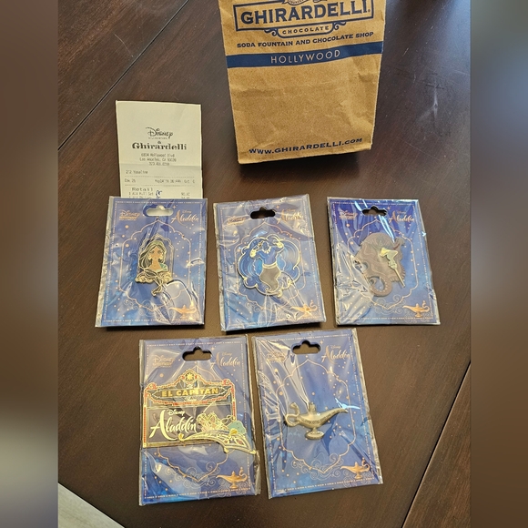 Disney Hollywood Studio Ghirardelli Alladin Live Action Genie Pin LE300 - Picture 3 of 3